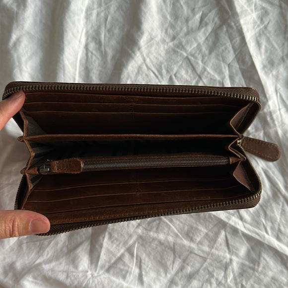 FRYE Melissa Zip Wallet - Picture 5 of 5